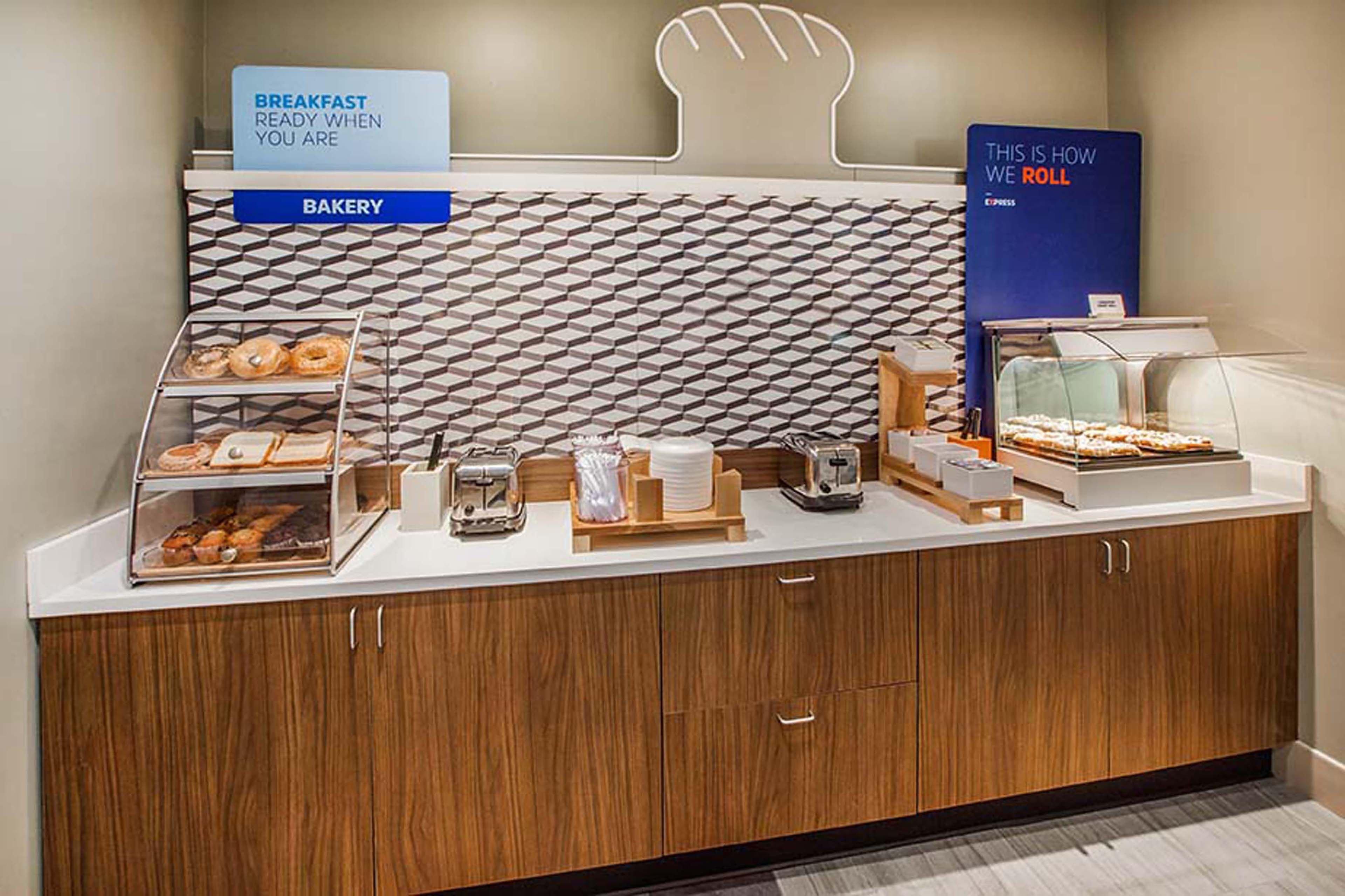 Holiday Inn Express & Suites Indianapolis - East By Ihg Экстерьер фото