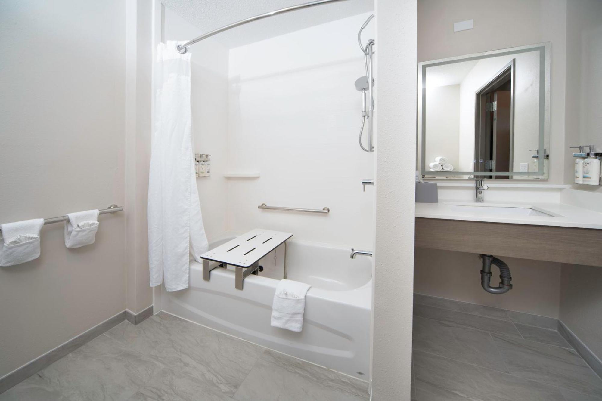 Holiday Inn Express & Suites Indianapolis - East By Ihg Экстерьер фото
