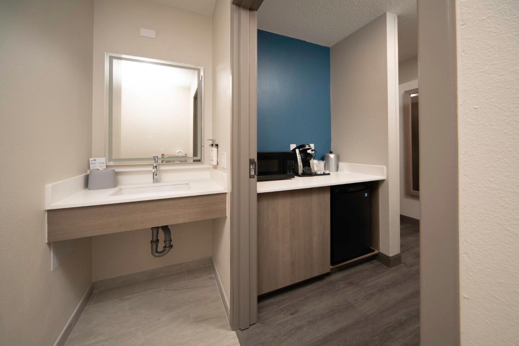 Holiday Inn Express & Suites Indianapolis - East By Ihg Экстерьер фото
