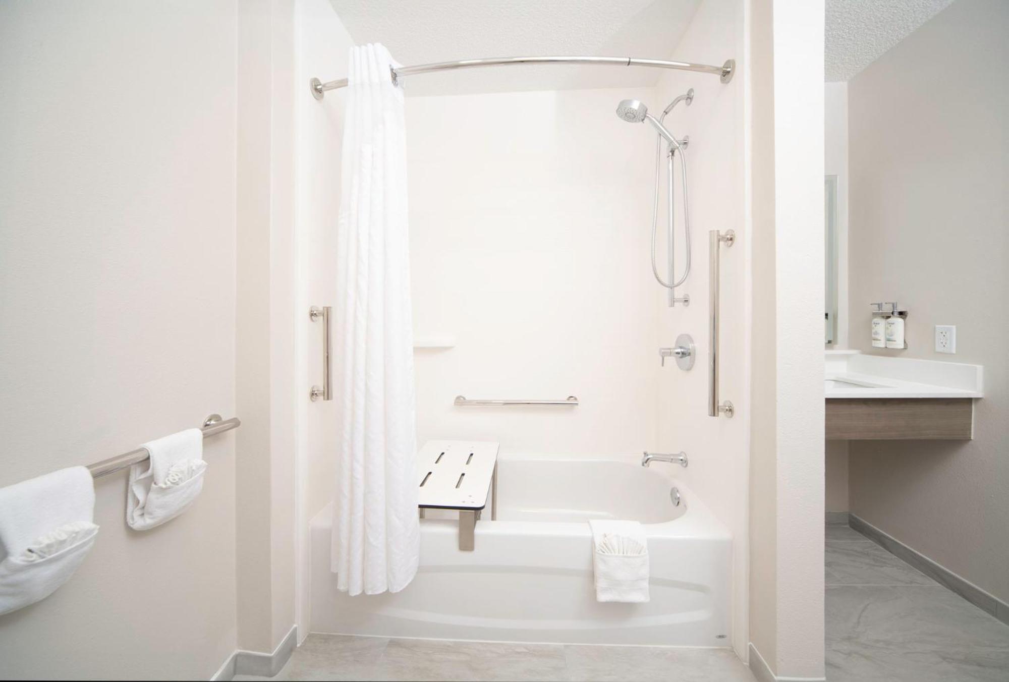 Holiday Inn Express & Suites Indianapolis - East By Ihg Экстерьер фото