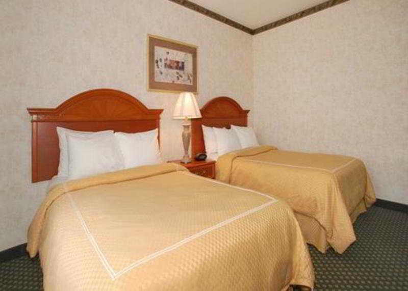 Holiday Inn Express & Suites Indianapolis - East By Ihg Номер фото
