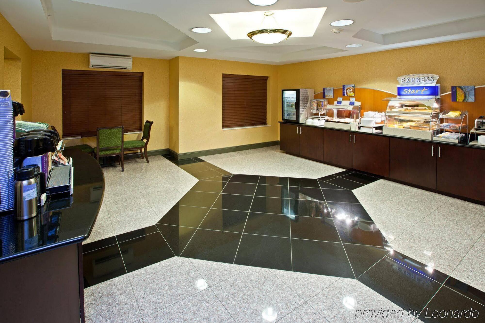 Holiday Inn Express & Suites Indianapolis - East By Ihg Экстерьер фото
